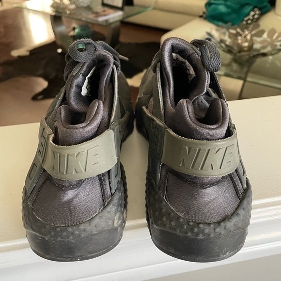 Nike Hurraches. Dark blue sneakers. Size 6.5 y. Worn but in good condition - Picture 2 of 5